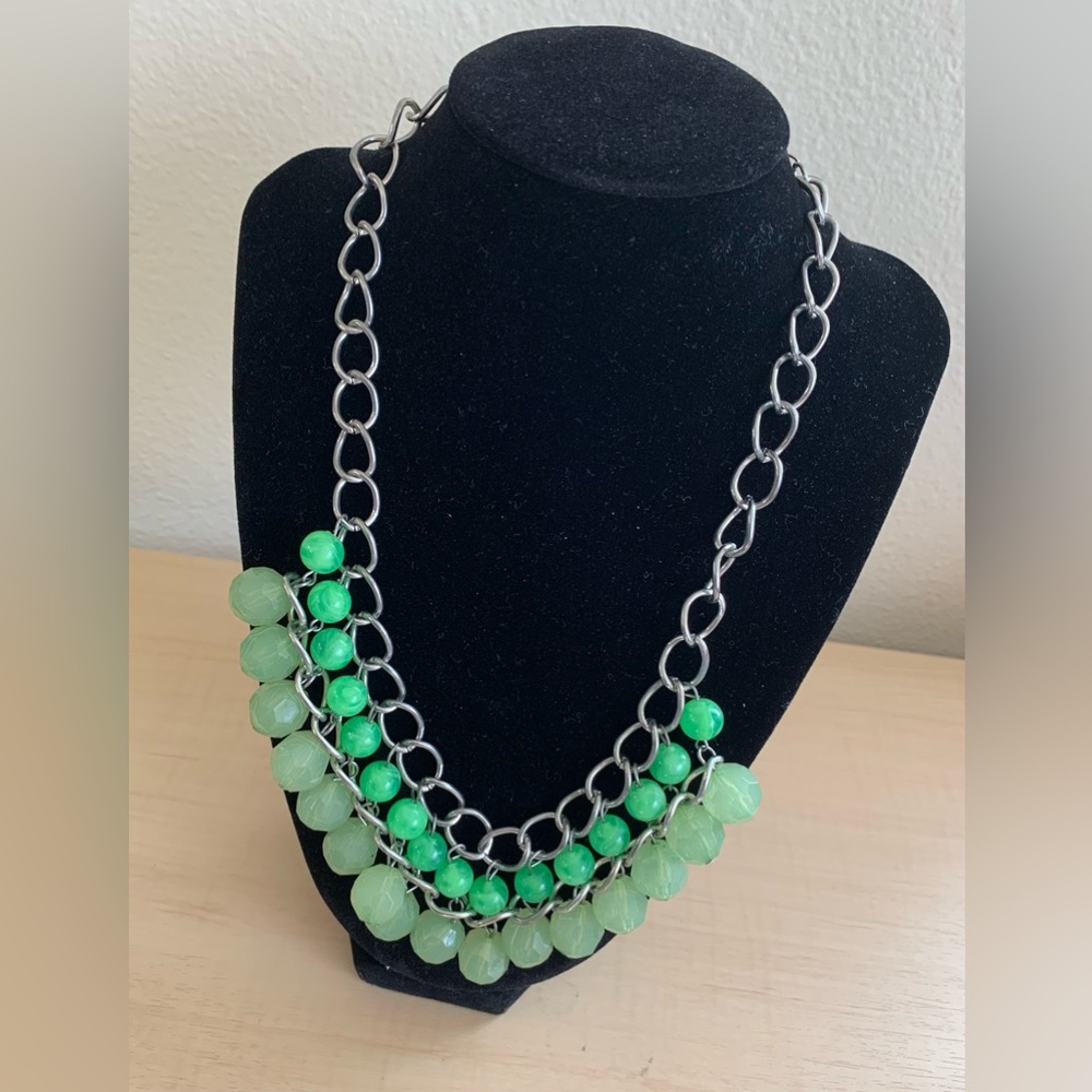 Green Silvertone Faceted Bead Choker Necklace Extender Chain Christmas